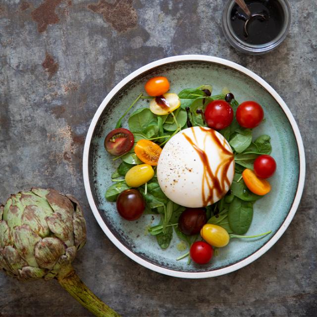 balsamico med kaffe på burrata og salat