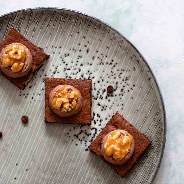 espressobrownies med karameliseret valnødder