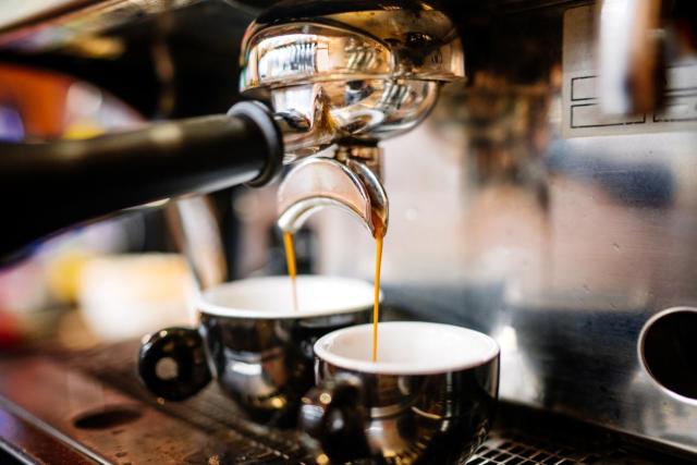 Kaffe lavet på espressomaskine