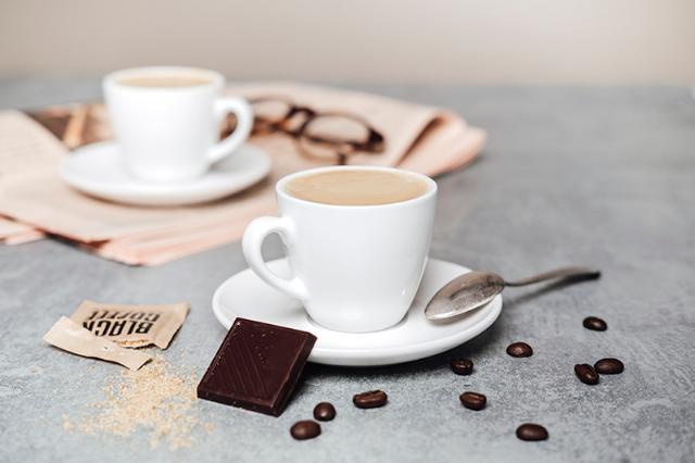 lækker kop kaffe med chokolade fra bki kaffemaskine