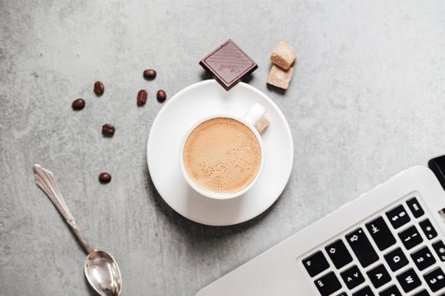 Kaffekop på avis til erhverv