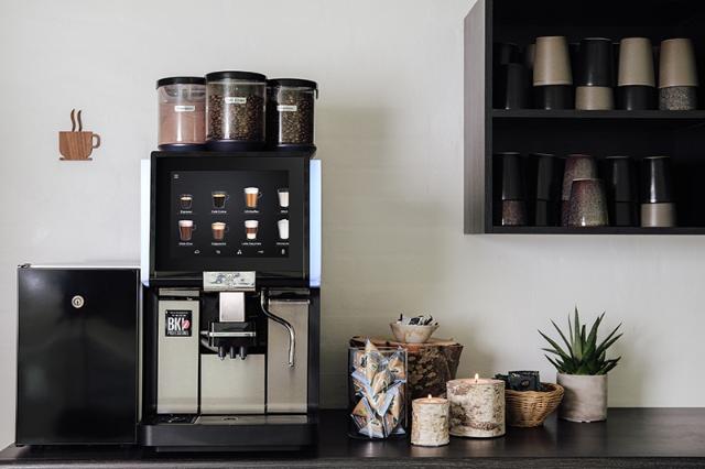 Elegant kaffemaskine fra BKI til virksomheder 