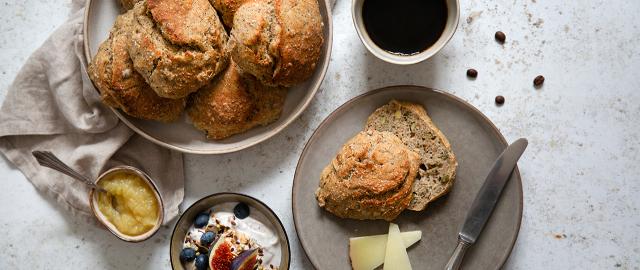 Koldhævede morgenboller med kaffegrums