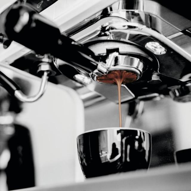 Black Coffee Roasters Espresso shot bliver brygget